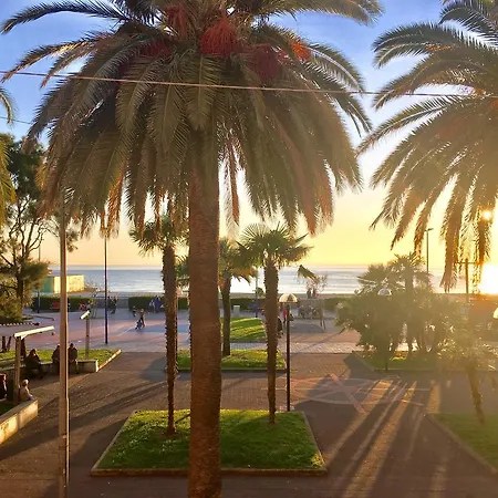 Apartmán Casa Giulia - Beachfront With 2 Bedrooms, Air Conditioning And Private Parking, Just 30 Meters From The Sestri Levante