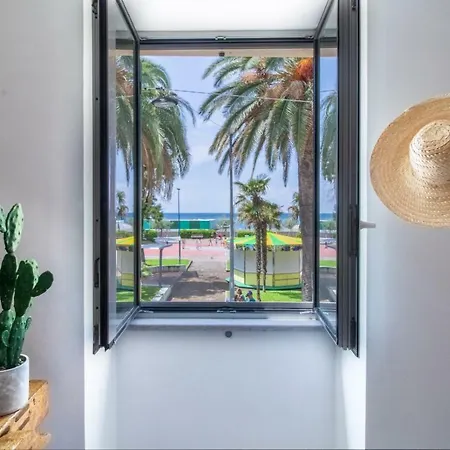 Casa Giulia - Beachfront With 2 Bedrooms, Air Conditioning And Private Parking, Just 30 Meters From The Apartament Sestri Levante