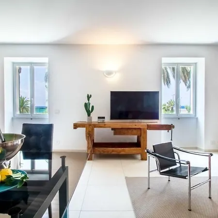 Lejlighed Casa Giulia - Beachfront With 2 Bedrooms, Air Conditioning And Private Parking, Just 30 Meters From The