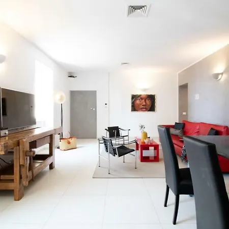 Casa Giulia - Beachfront With 2 Bedrooms, Air Conditioning And Private Parking, Just 30 Meters From The