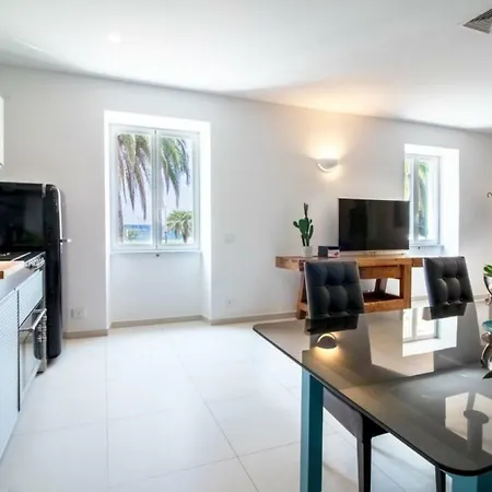 Casa Giulia - Beachfront With 2 Bedrooms, Air Conditioning And Private Parking, Just 30 Meters From The *