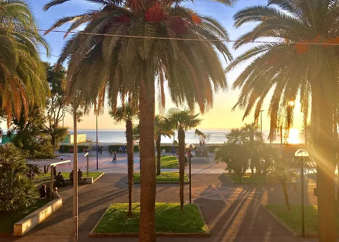Apartment Casa Giulia - Beachfront With 2 Bedrooms, Air Conditioning And Private Parking, Just 30 Meters From The Sestri Levante