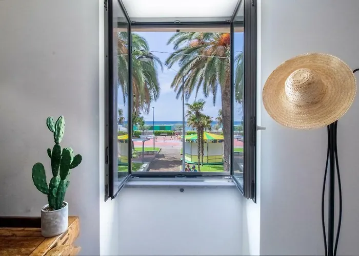 Casa Giulia - Beachfront With 2 Bedrooms, Air Conditioning And Private Parking, Just 30 Meters From The Apartment Sestri Levante