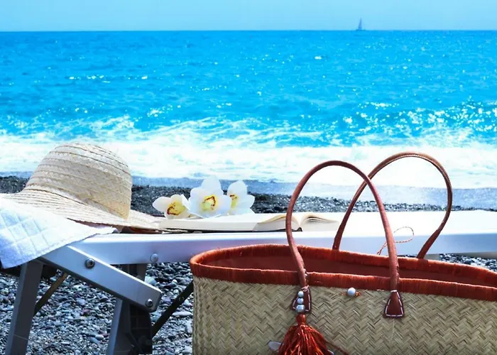 Apartment Casa Giulia - Beachfront With 2 Bedrooms, Air Conditioning And Private Parking, Just 30 Meters From The *