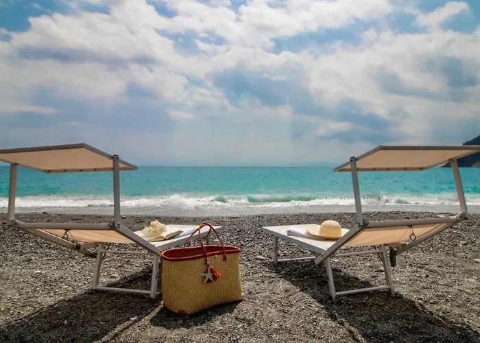 Casa Giulia - Beachfront With 2 Bedrooms, Air Conditioning And Private Parking, Just 30 Meters From The Sestri Levante