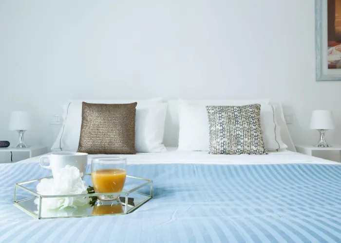 Casa Giulia - Beachfront With 2 Bedrooms, Air Conditioning And Private Parking, Just 30 Meters From The *