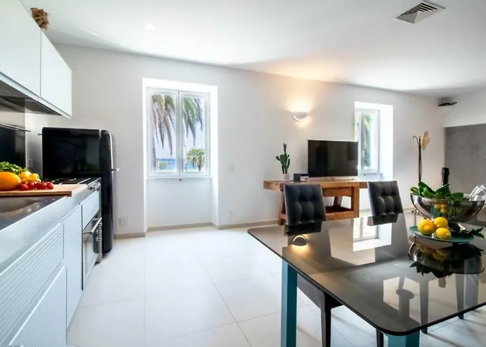 Casa Giulia - Beachfront With 2 Bedrooms, Air Conditioning And Private Parking, Just 30 Meters From The *