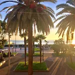 Apartamento Casa Giulia - Beachfront With 2 Bedrooms, Air Conditioning And Private Parking, Just 30 Meters From The Sestri Levante