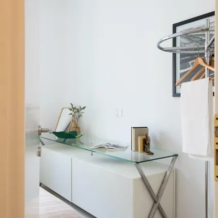 Apartment Casa Giulia - Beachfront With 2 Bedrooms, Air Conditioning And Private Parking, Just 30 Meters From The