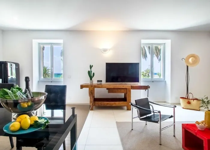 Apartmán Casa Giulia - Beachfront With 2 Bedrooms, Air Conditioning And Private Parking, Just 30 Meters From The