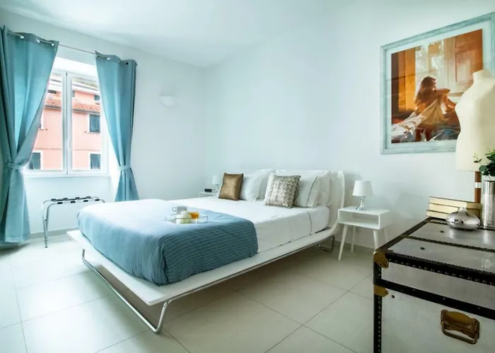 Casa Giulia - Beachfront With 2 Bedrooms, Air Conditioning And Private Parking, Just 30 Meters From The 아파트 세스트리레반떼